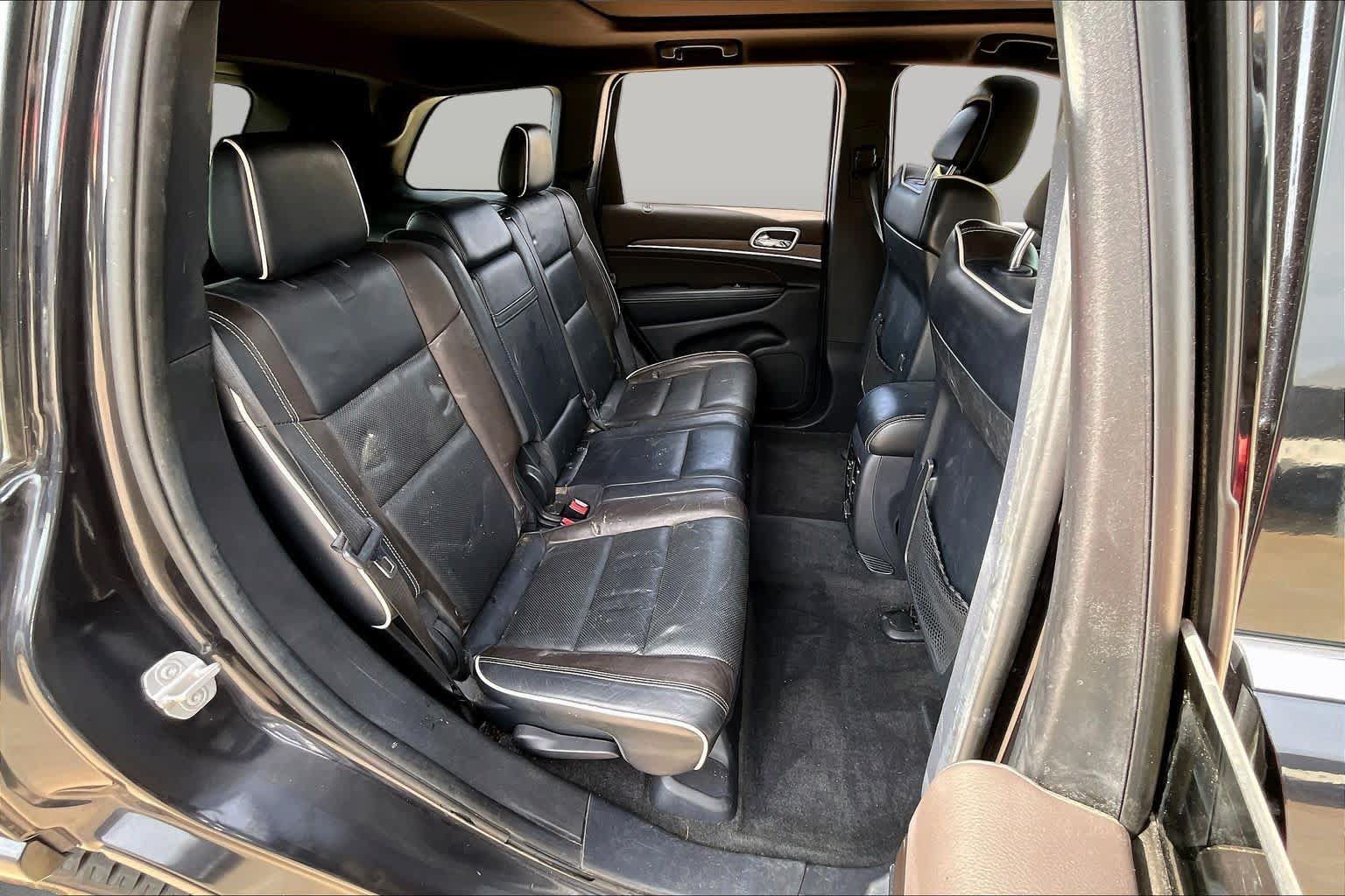 Used 2014 Jeep Grand Cherokee Overland w/ Advanced Technology Group AWD/4WD image 19