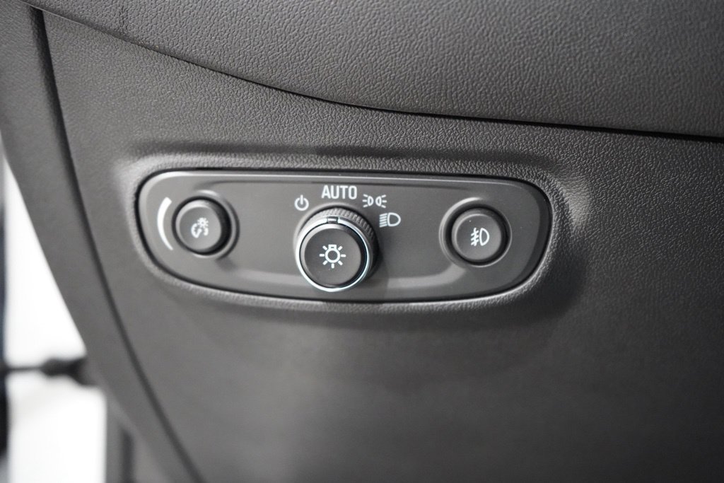 Used 2023 Chevrolet Equinox Premier FWD image 24