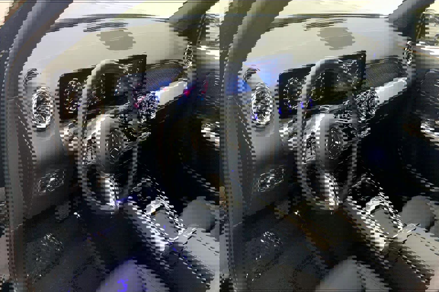 Used 2025 Mercedes-Benz GLB 250 image 21