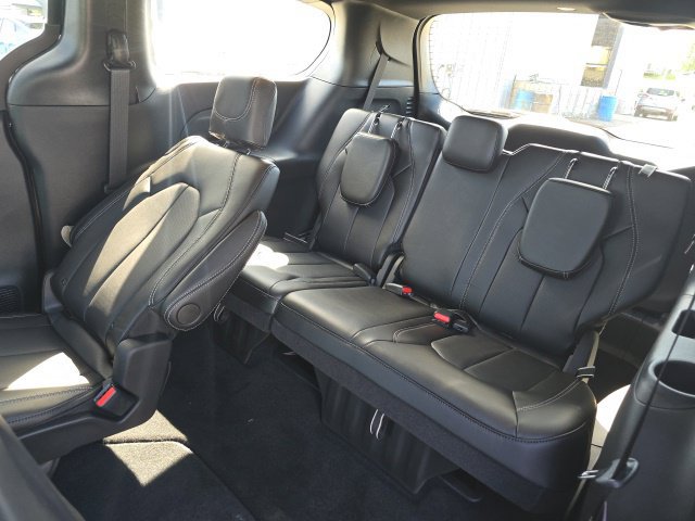 New 2027 Chrysler Pacifica Select AWD/4WD image 27