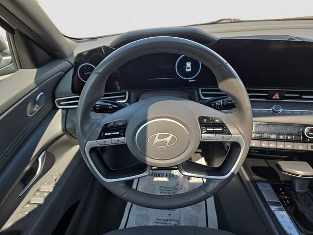Used 2025 Hyundai Elantra SEL FWD image 12