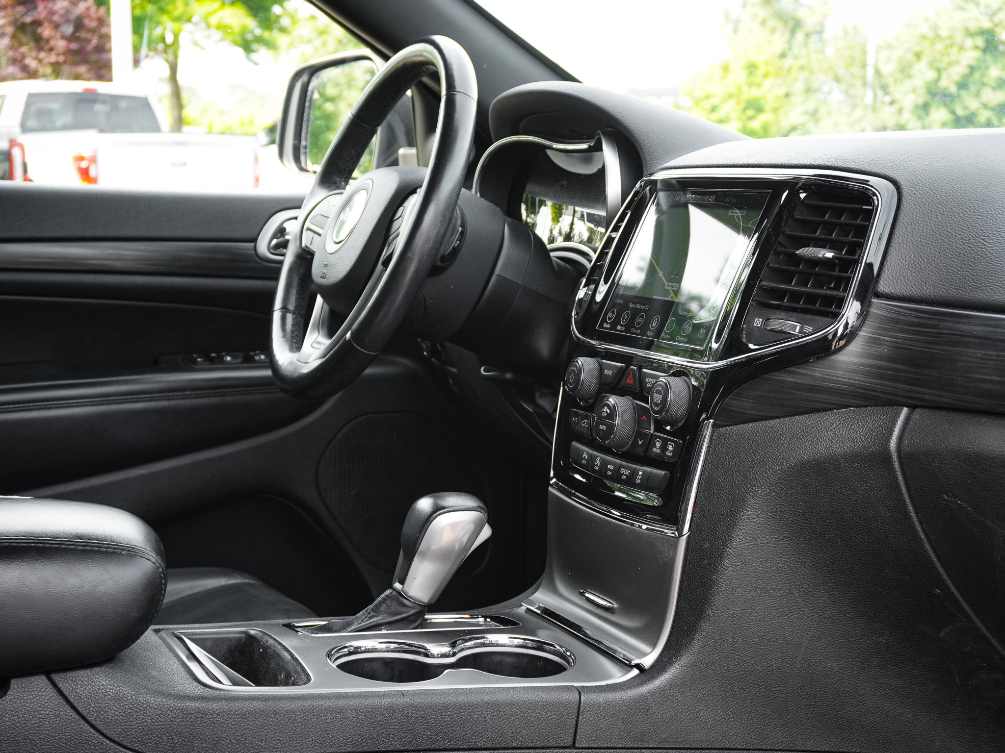 Used 2019 Jeep Grand Cherokee Altitude AWD/4WD image 34