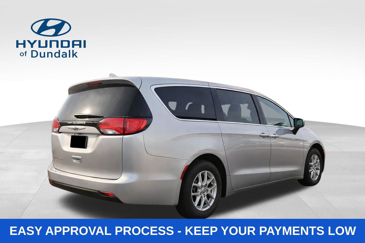 Used 2022 Chrysler Voyager LX image 5