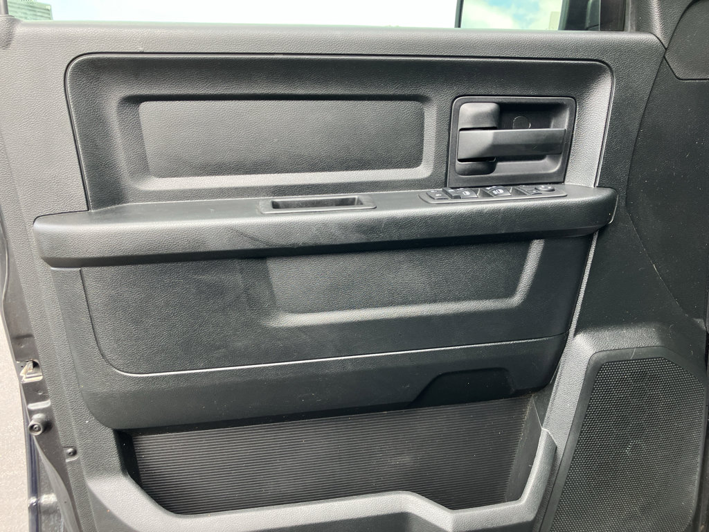 Used 2018 RAM 1500 Express w/ Black Ram 1500 Express Group AWD/4WD image 16