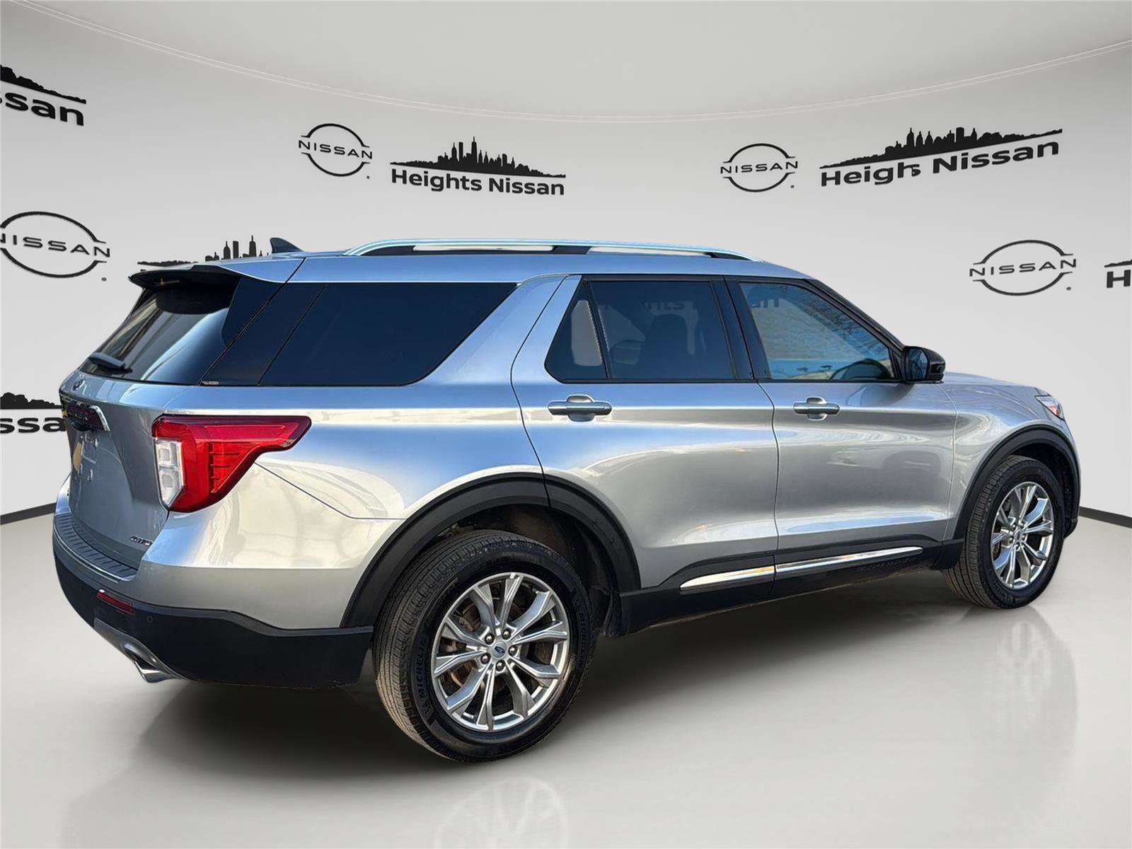 Used 2023 Ford Explorer Limited image 9