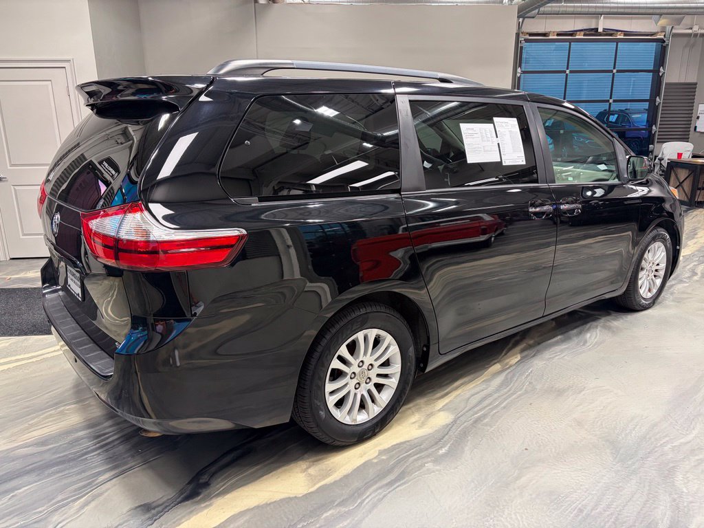 Used 2016 Toyota Sienna XLE w/ XLE Navigation Package FWD image 35