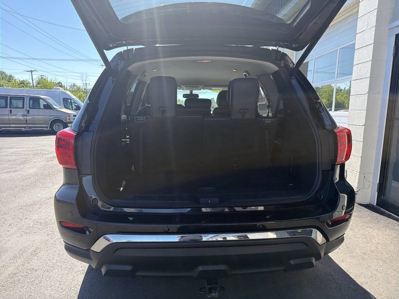 Used 2019 Nissan Pathfinder SL AWD/4WD image 11