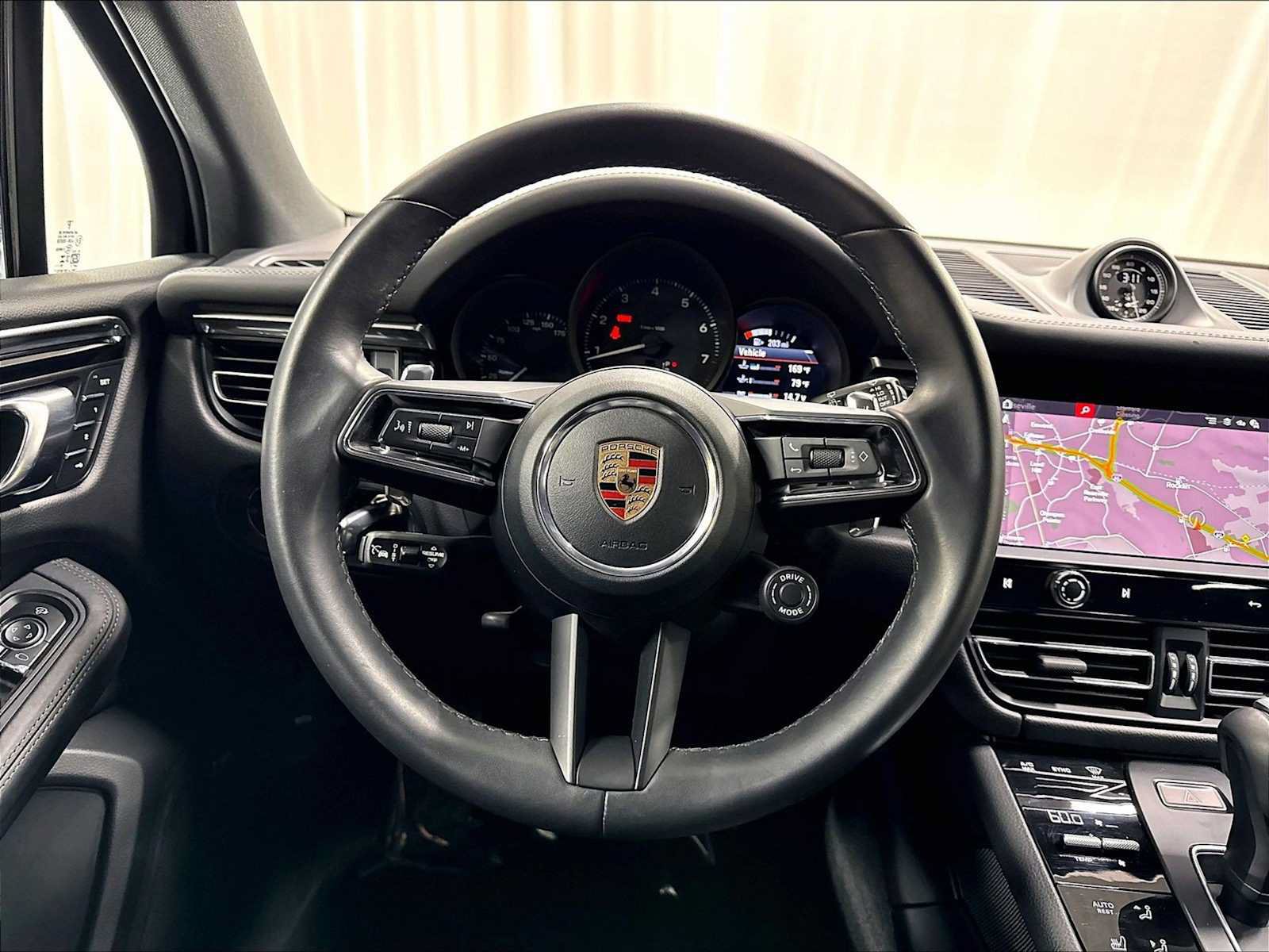 Used 2026 Porsche Macan AWD/4WD image 18