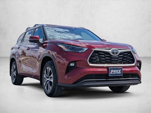 Used 2023 Toyota Highlander XLE image 3