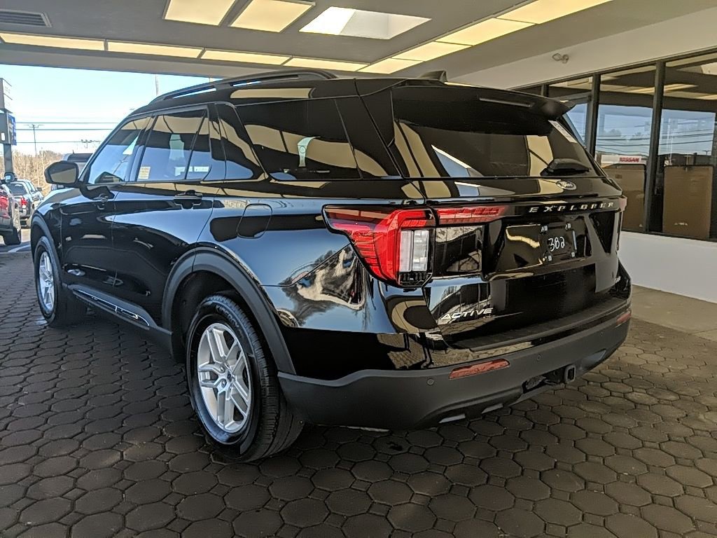 Certified 2025 Ford Explorer Active image 9