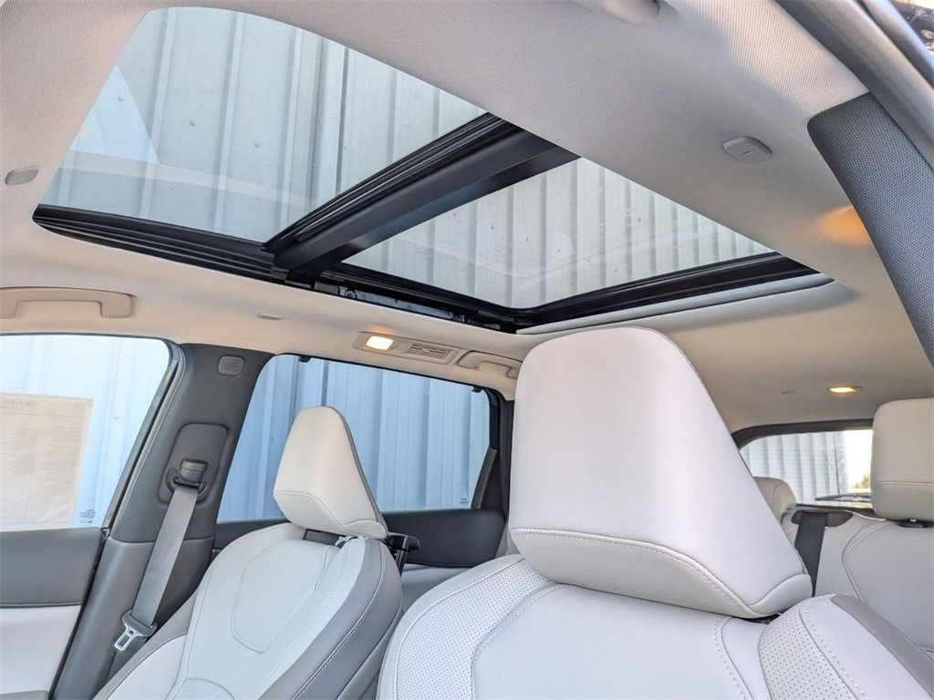 New 2026 INFINITI QX60 Luxe w/ Family Package image 25