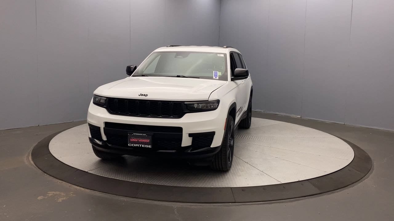 Used 2023 Jeep Grand Cherokee L Laredo AWD/4WD image 8
