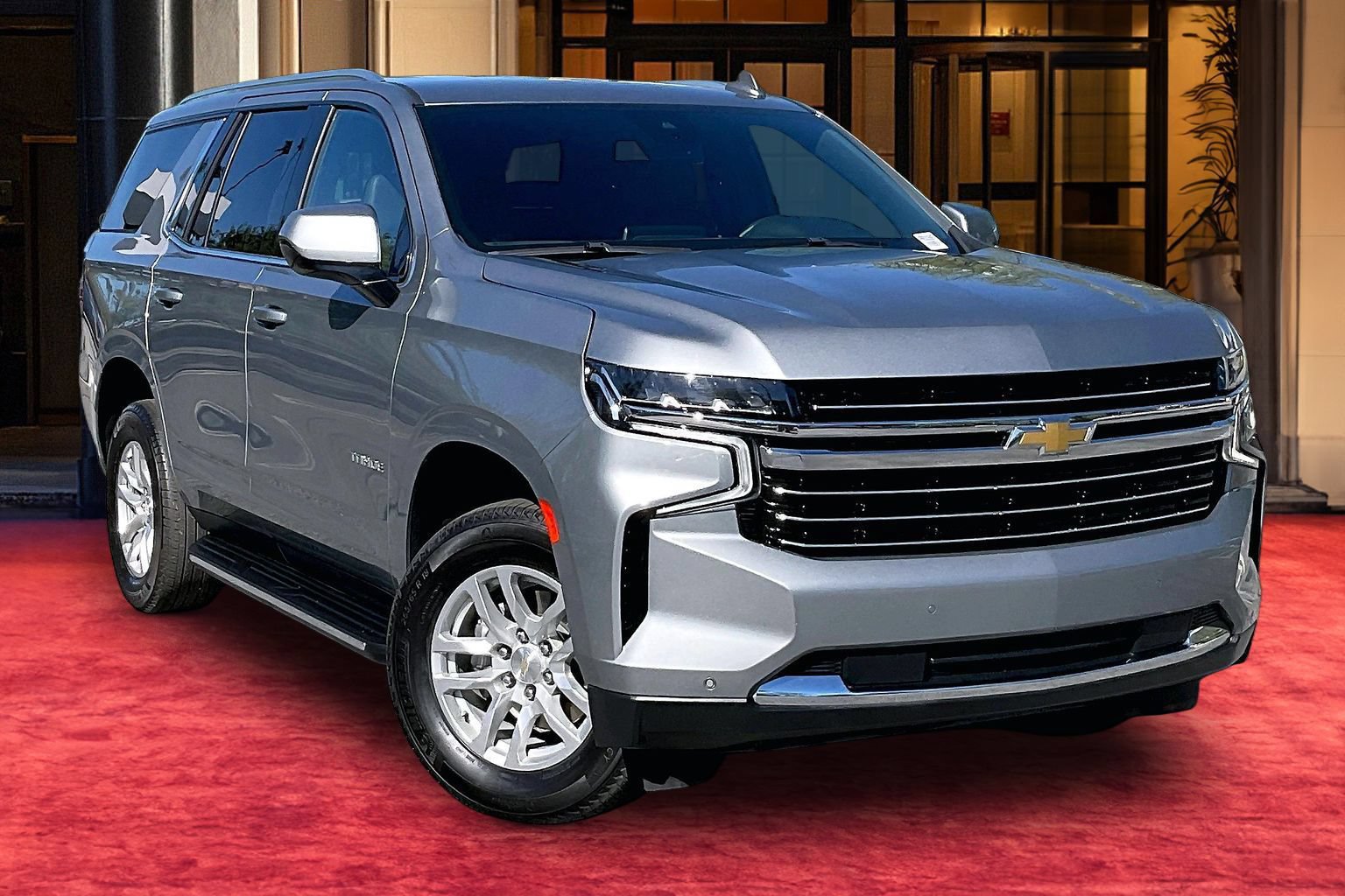 Used 2024 Chevrolet Tahoe LT RWD image 2