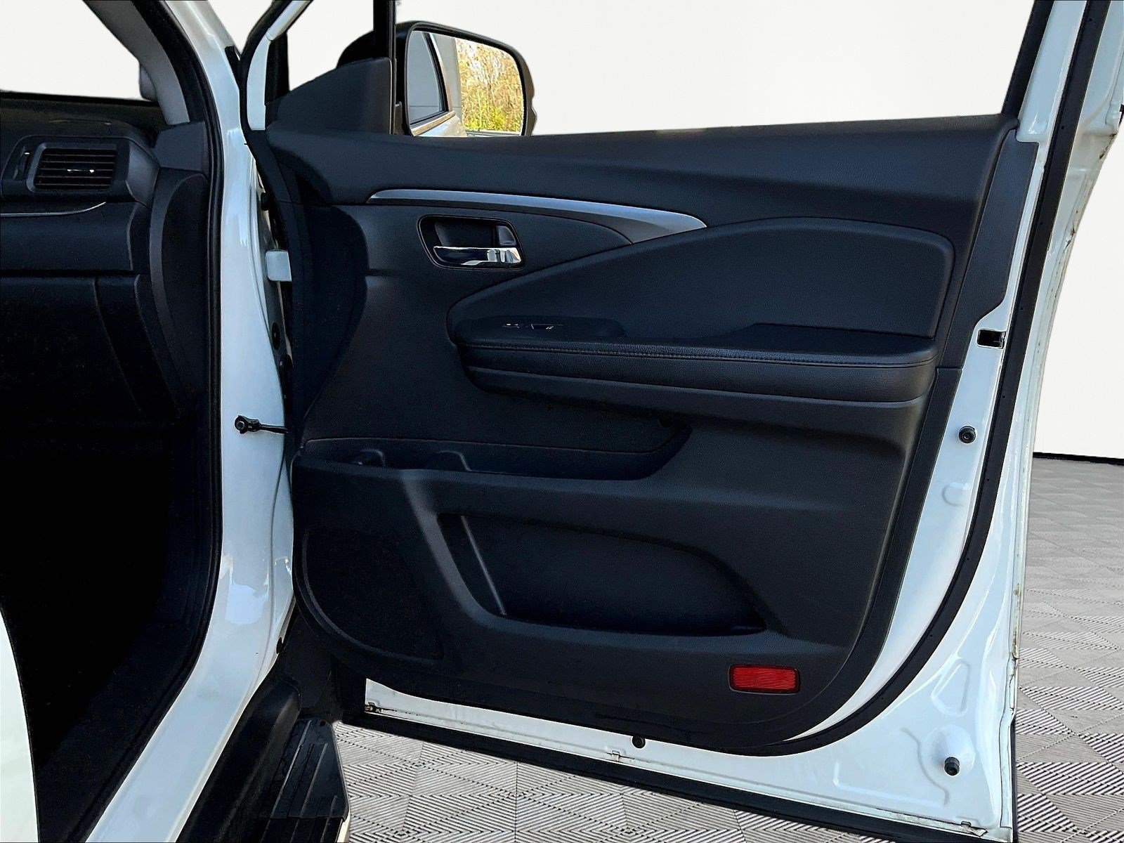 Used 2017 Honda Pilot EX-L image 29