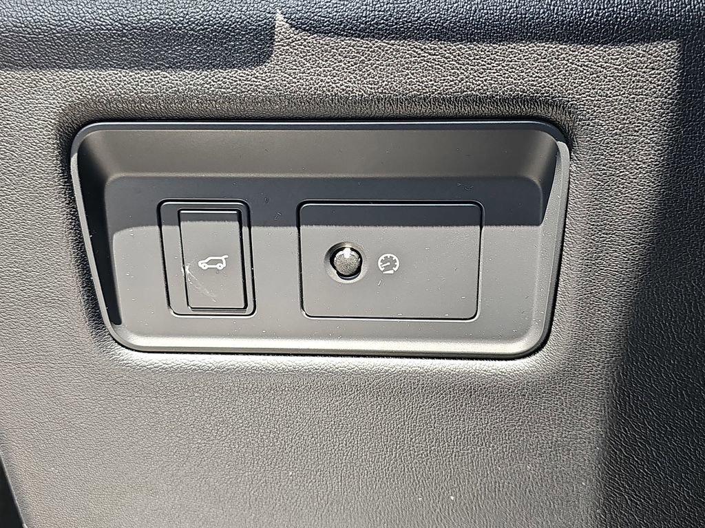 Used 2018 Land Rover Range Rover HSE image 32