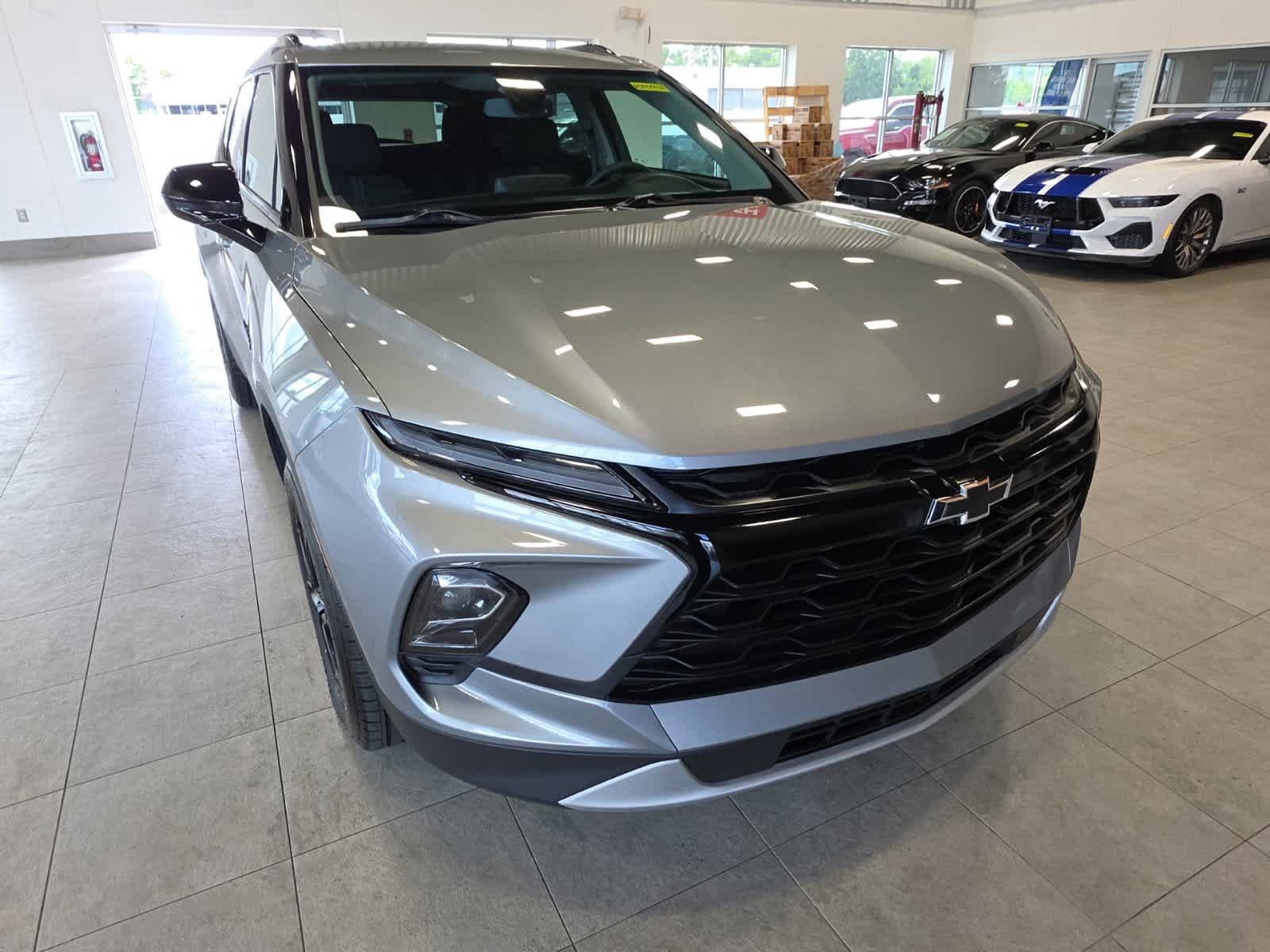Used 2024 Chevrolet Blazer LT w/ Convenience Package FWD image 3