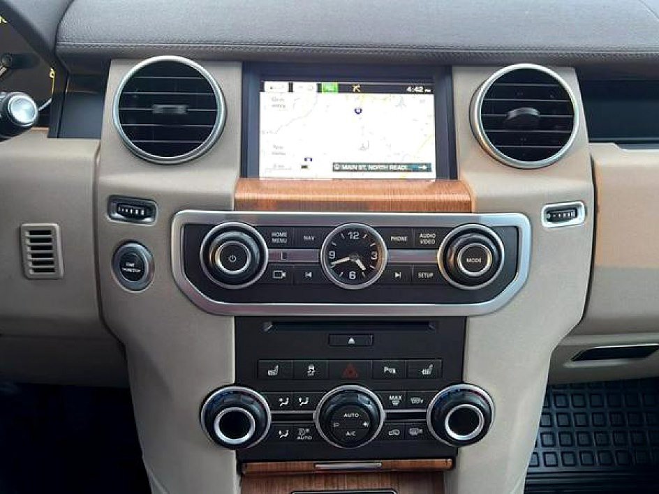 Used 2016 Land Rover LR4 HSE image 26