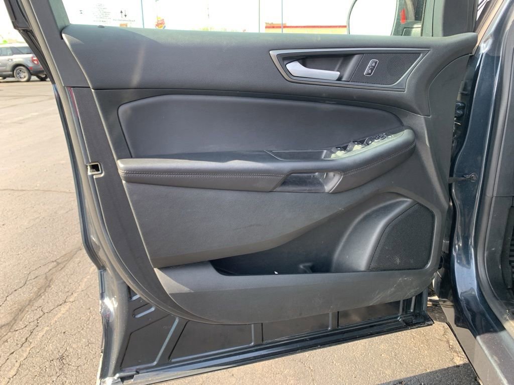 Used 2023 Ford Edge SE w/ Black Appearance Package image 18