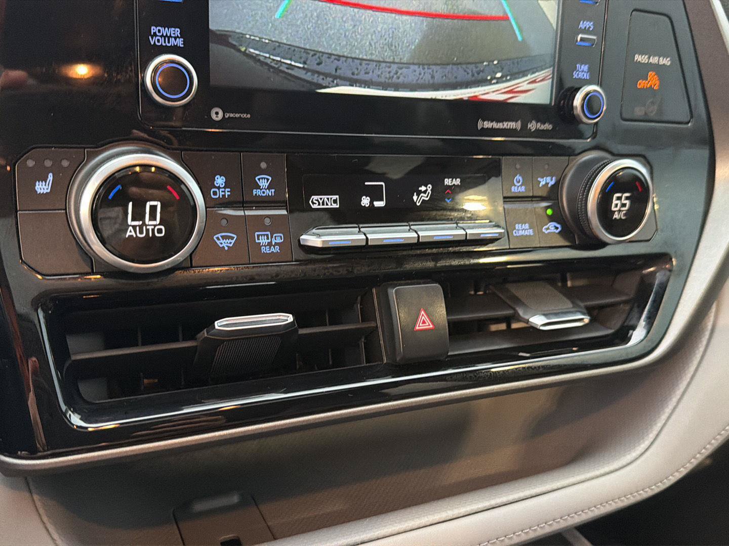 Certified 2021 Toyota Highlander XLE AWD/4WD image 26