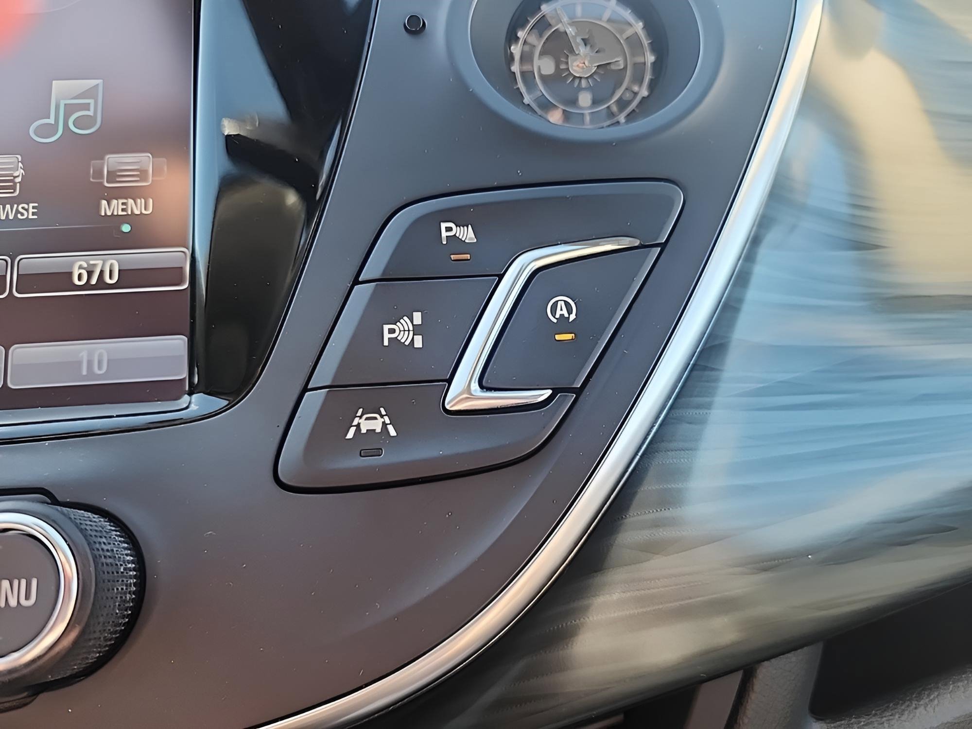 Used 2019 Buick Envision Premium w/ Driver Confidence Package image 24