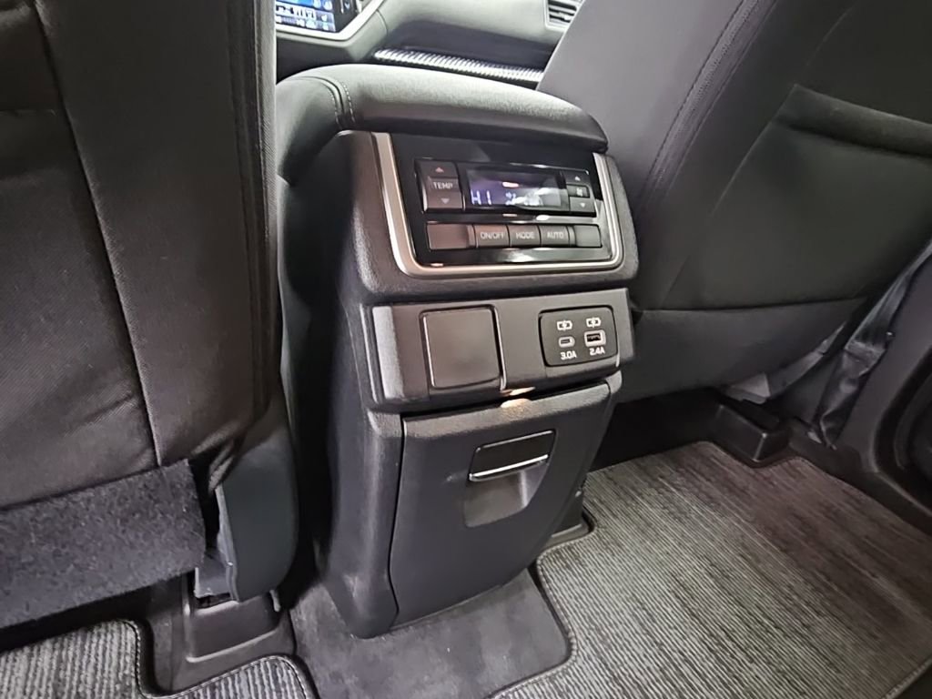 Used 2024 Subaru Ascent Premium w/ Convenience Package image 31