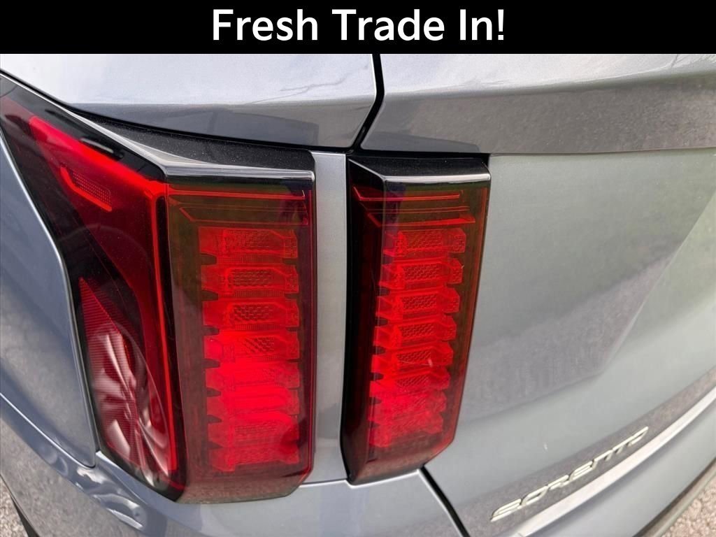 Used 2023 Kia Sorento EX w/ Panoramic Sunroof Package FWD image 11