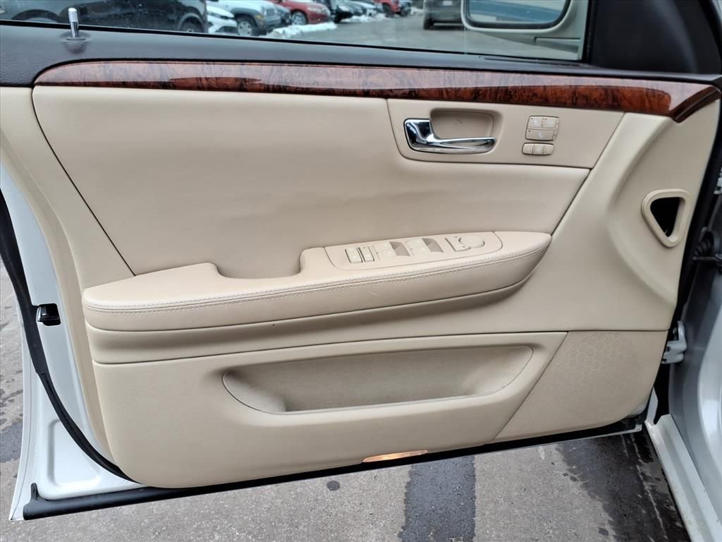 Used 2007 Cadillac DTS Luxury I w/ Trunk Convenience Package FWD image 12