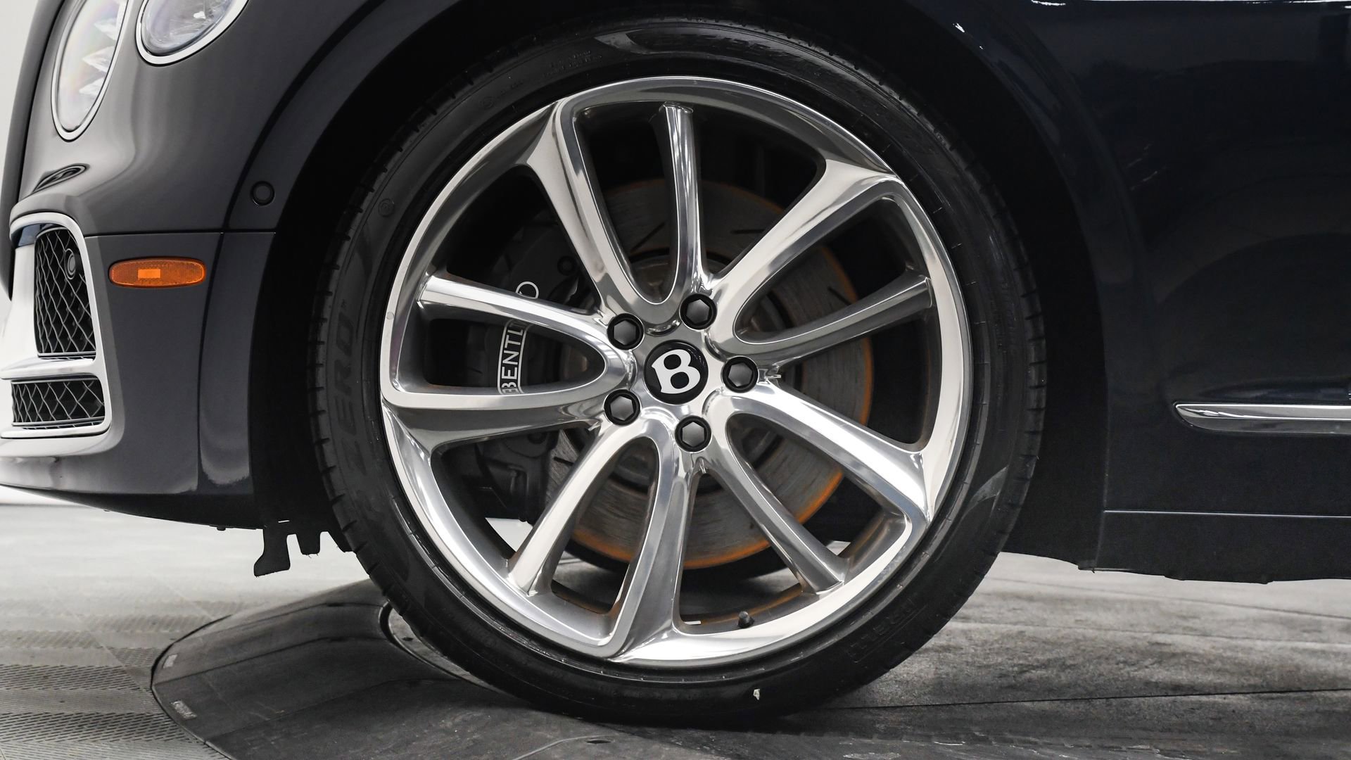 Certified 2024 Bentley Flying Spur Mulliner image 6