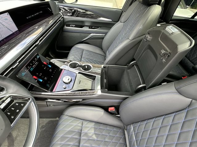 Certified 2026 Cadillac Escalade IQL Sport 1 w/ LPO, ONYX Package AWD/4WD image 28
