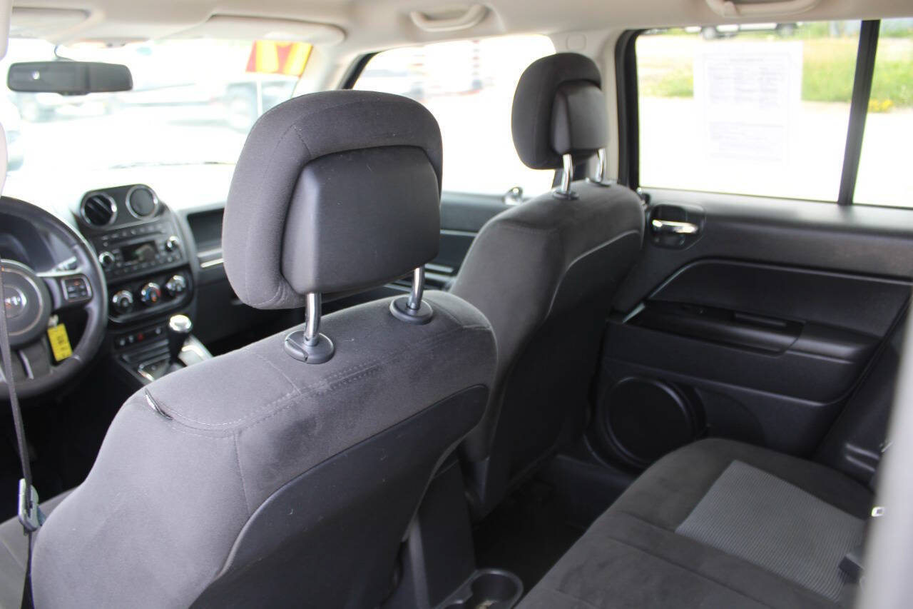 Used 2017 Jeep Patriot Latitude FWD image 16