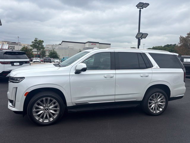 Used 2024 Cadillac Escalade Premium Luxury AWD/4WD image 2