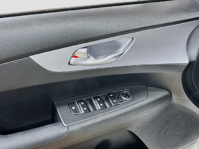 Certified 2023 Kia Forte LXS FWD image 17