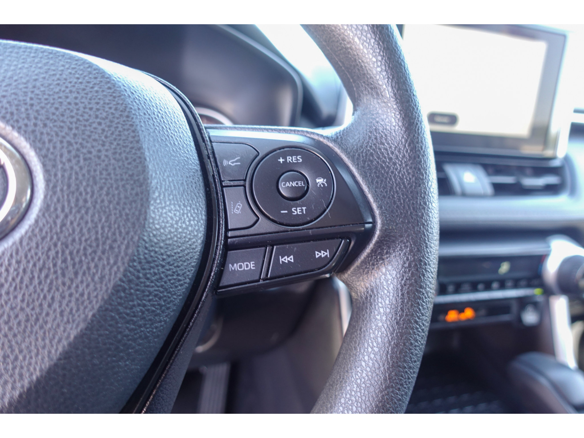 Used 2025 Toyota RAV4 XLE AWD/4WD image 15