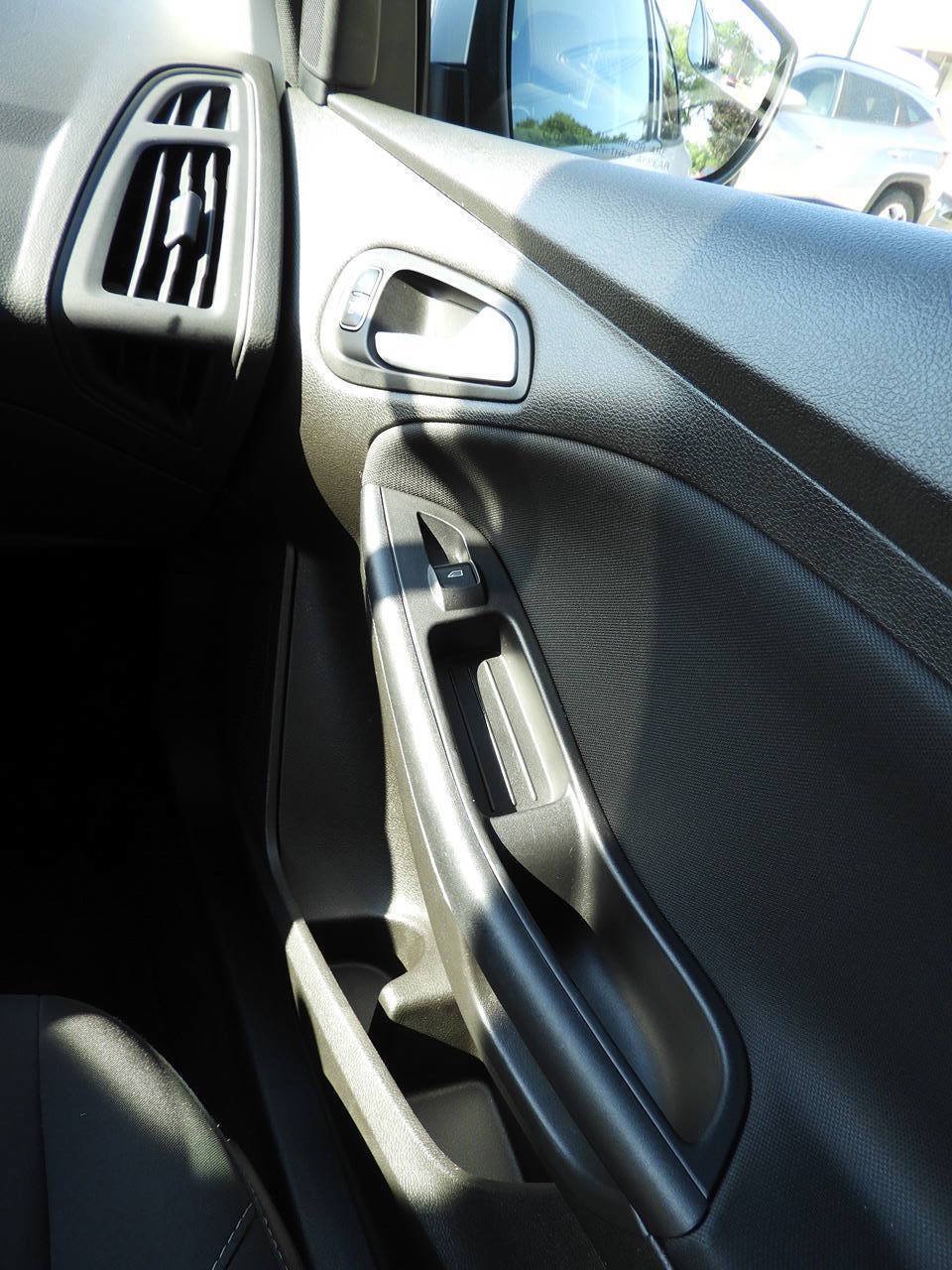 Used 2016 Ford Focus SE FWD image 33