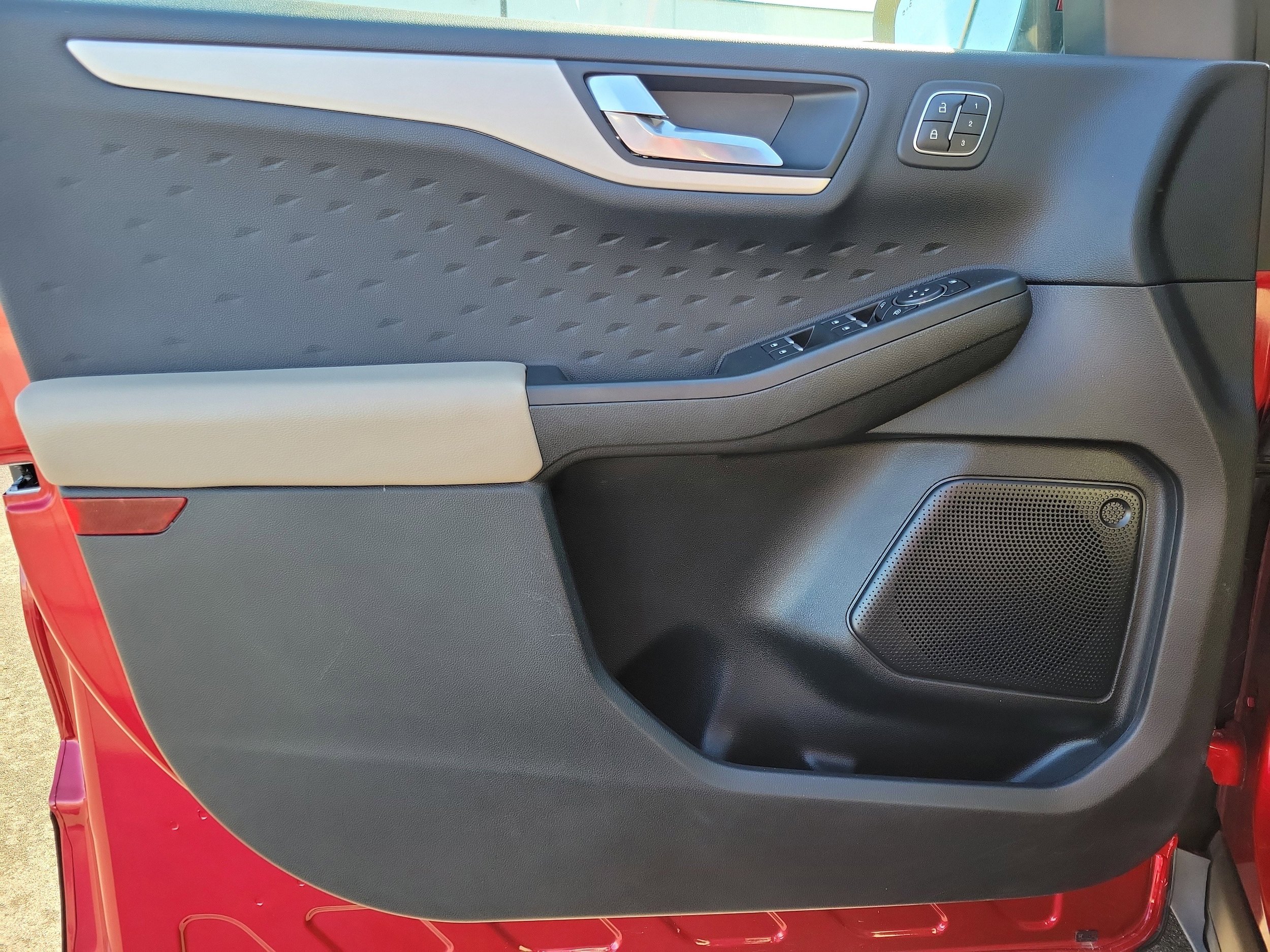 Certified 2020 Ford Escape SEL image 17