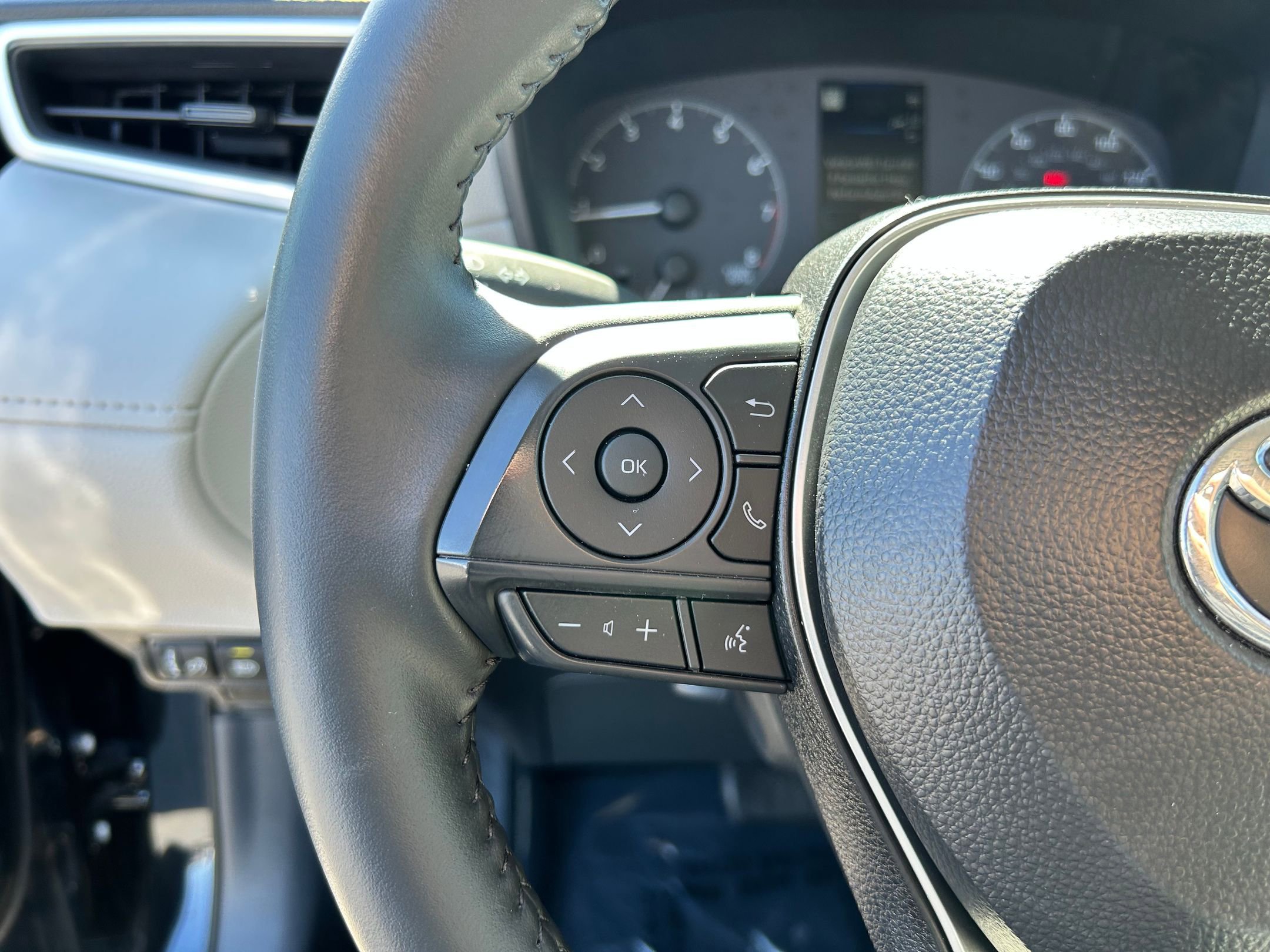 Certified 2025 Toyota Corolla Cross LE image 14