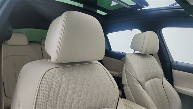 Used 2023 BMW X6 xDrive40i w/ Executive Package image 23