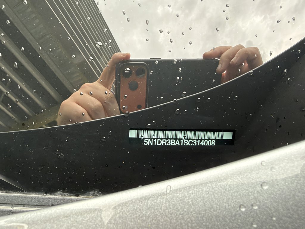 Used 2025 Nissan Pathfinder SV FWD image 41
