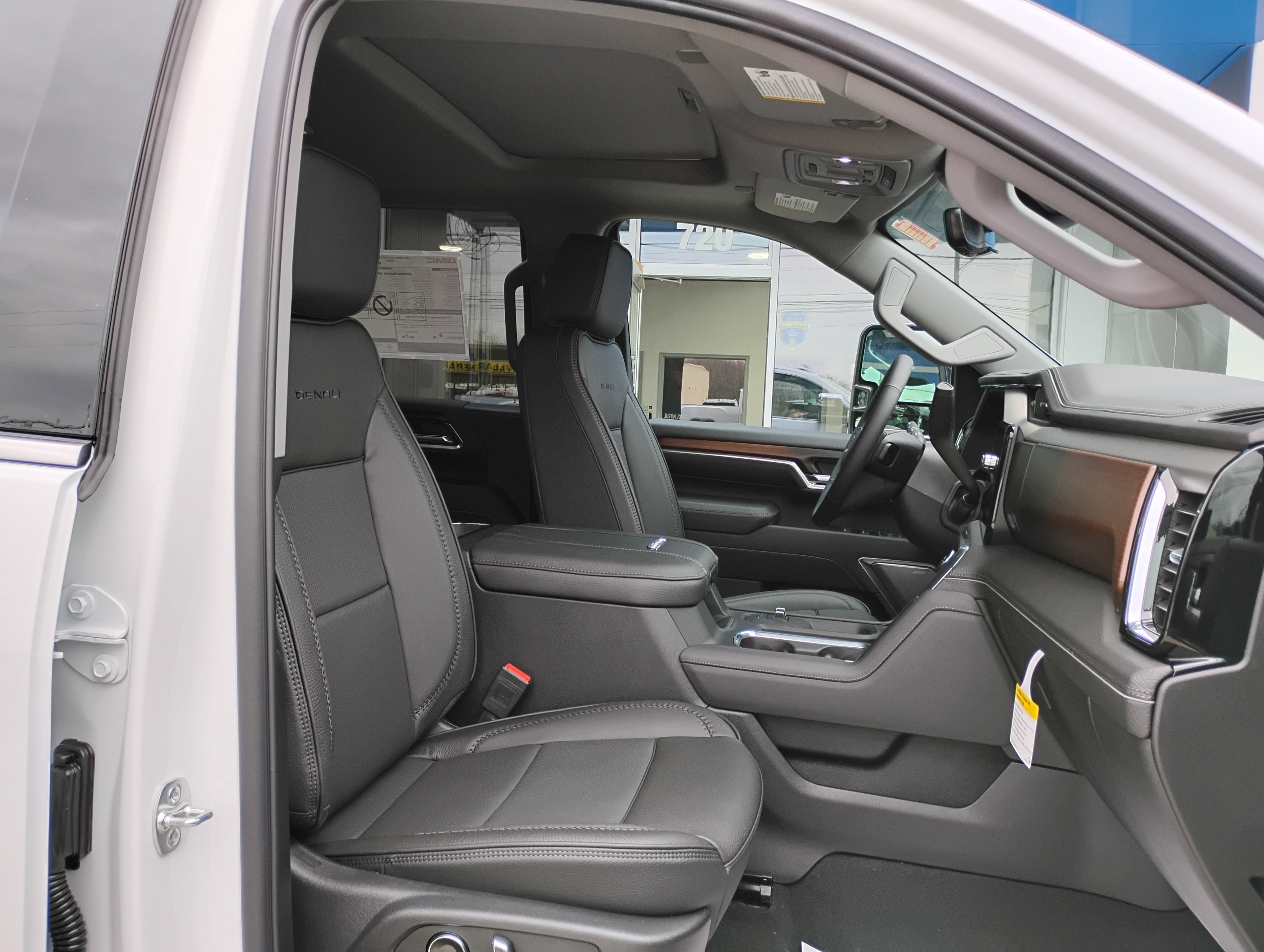 New 2025 GMC Sierra 2500 Denali w/ Denali Reserve Package image 30