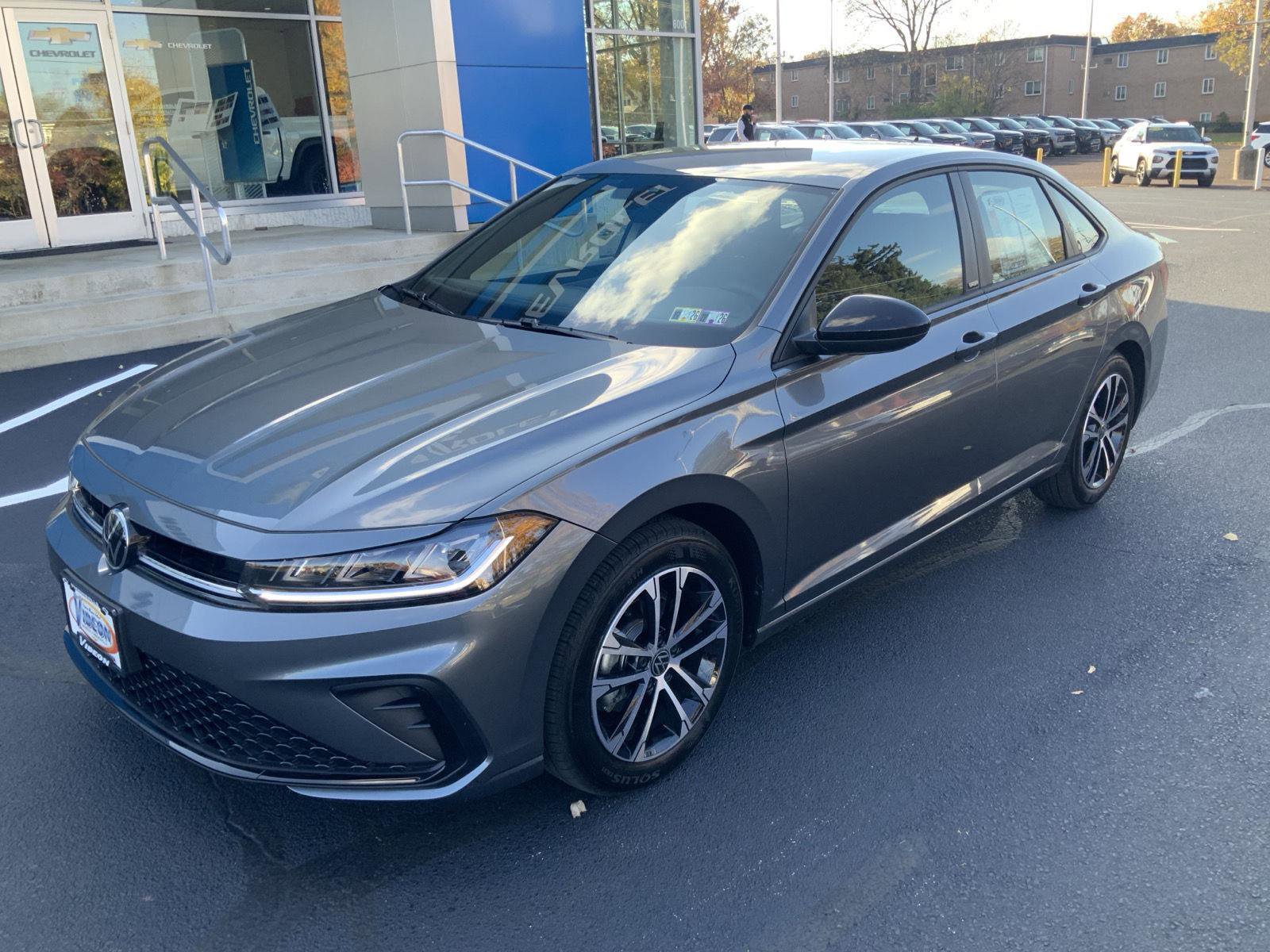 Used 2025 Volkswagen Jetta Sport image 3
