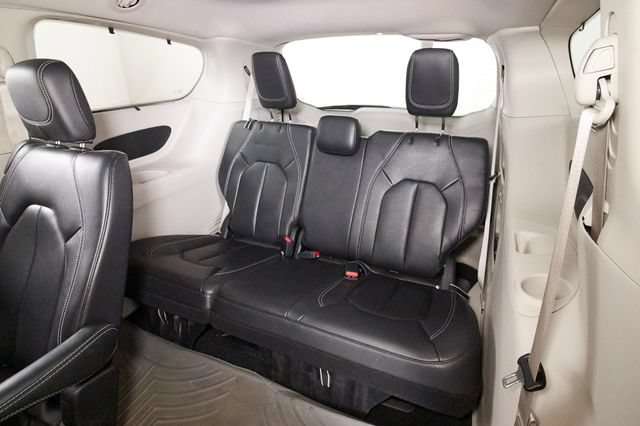 Used 2022 Chrysler Pacifica Touring-L AWD/4WD image 24