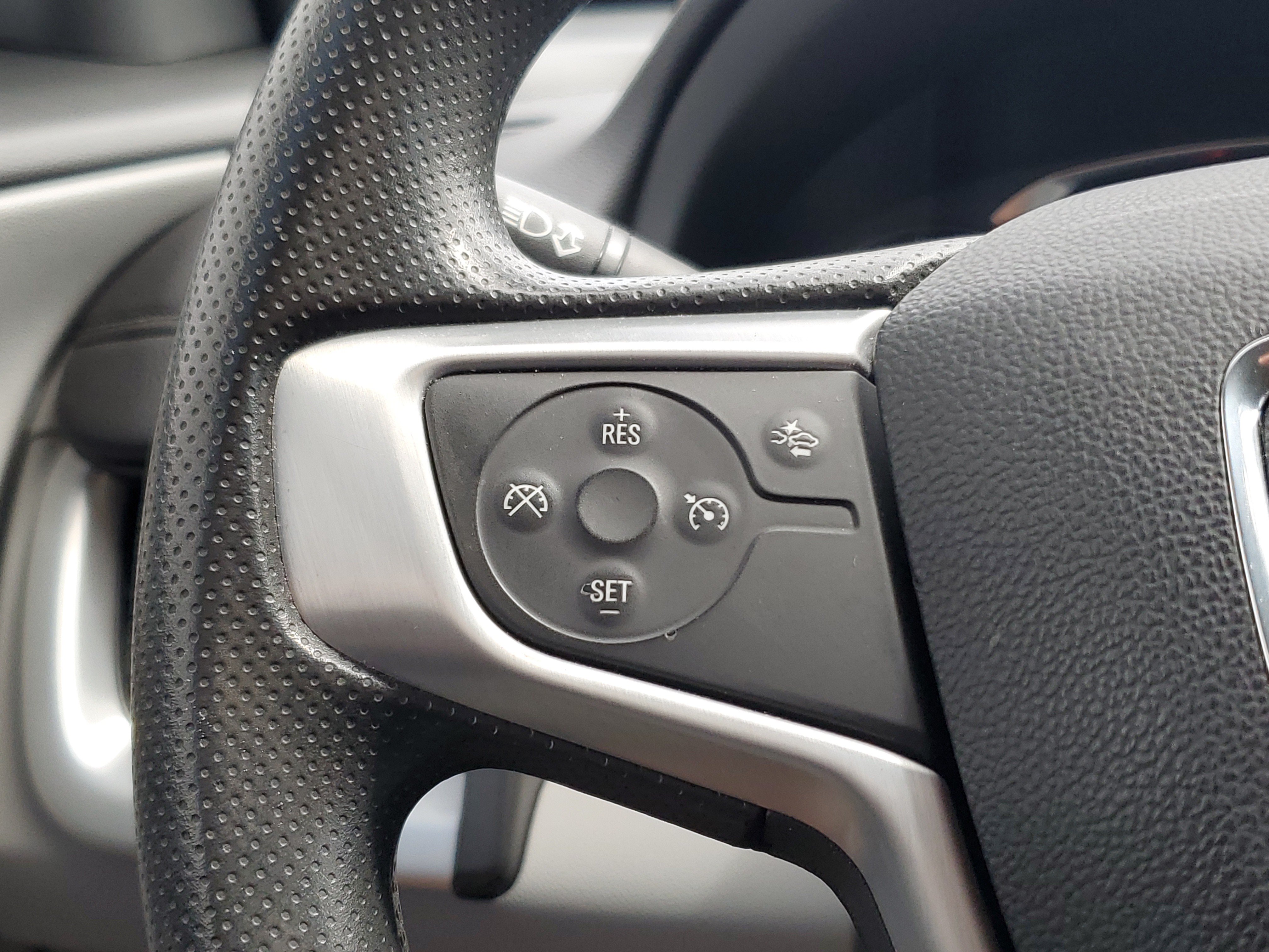 Used 2024 GMC Terrain SLE w/ Driver Convenience Package FWD image 25