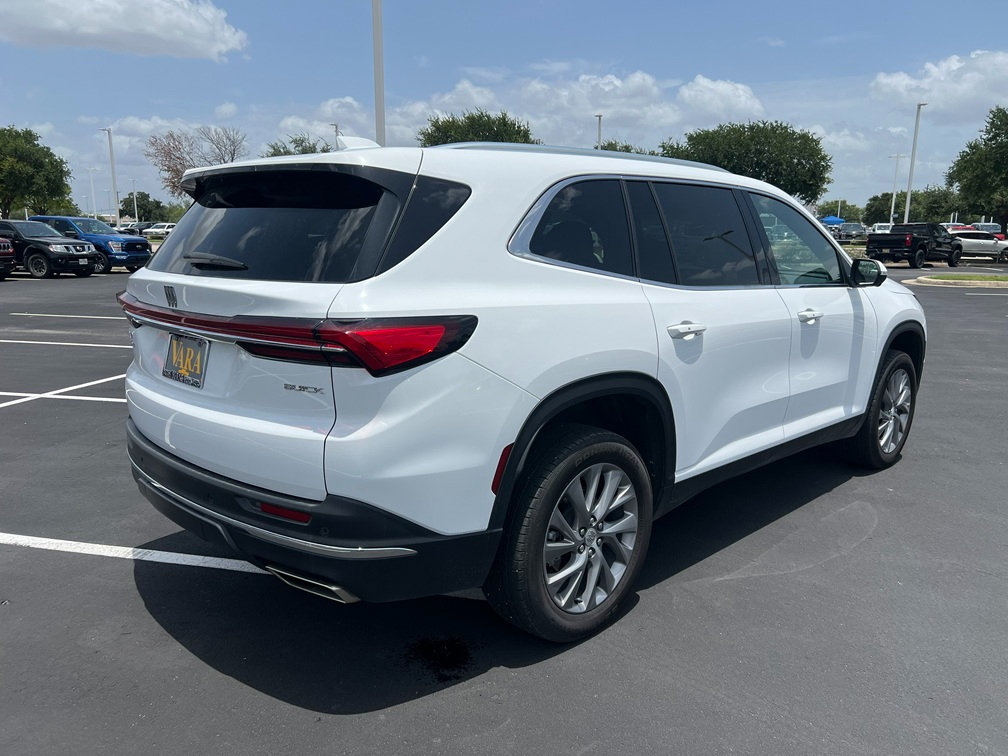 Certified 2025 Buick Enclave Preferred FWD image 2