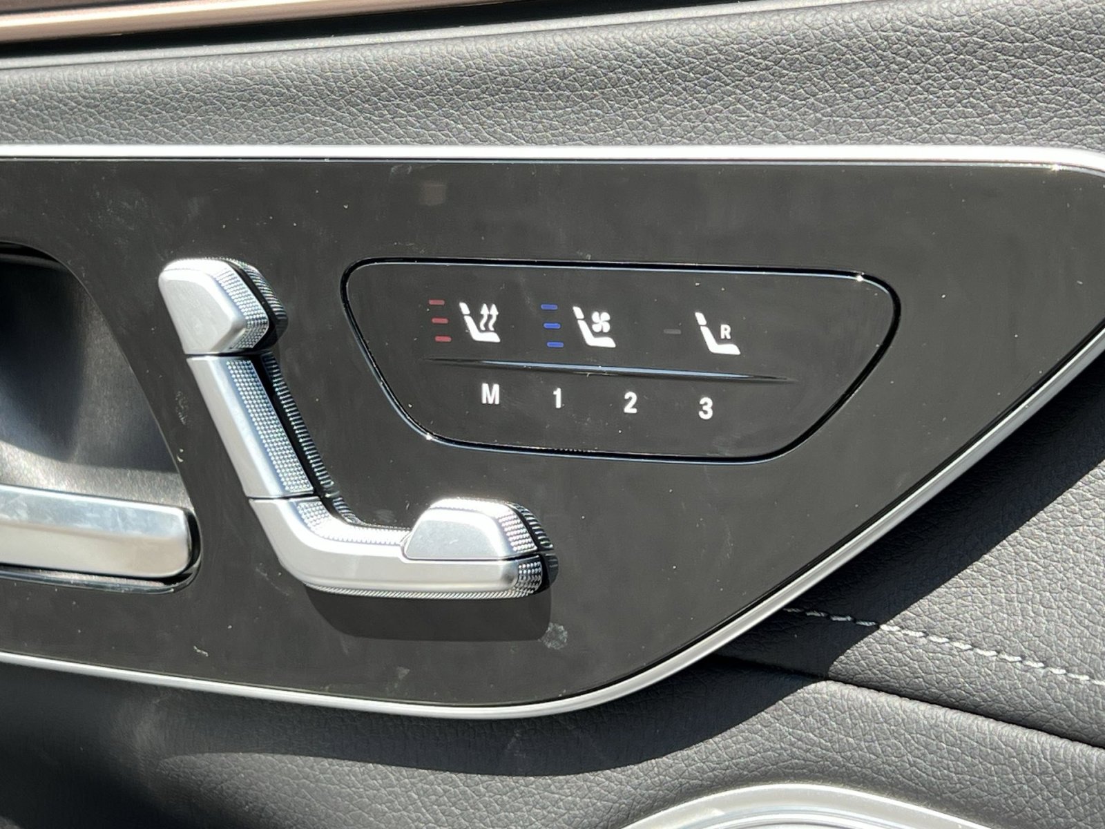 New 2026 Mercedes-Benz EQS 400 4MATIC SUV image 34