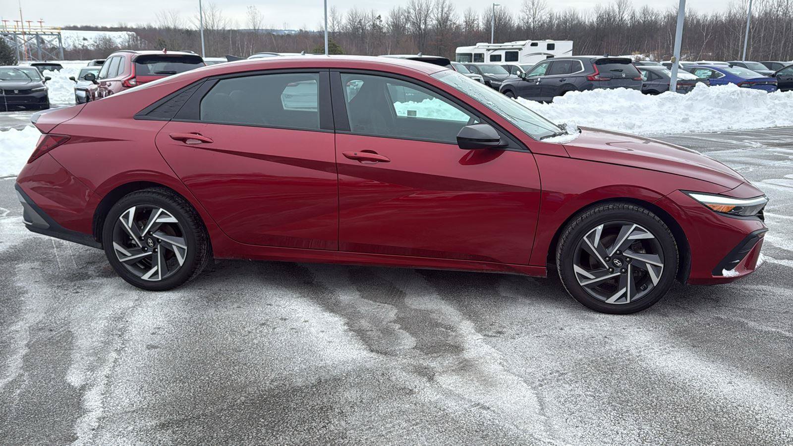 Used 2025 Hyundai Elantra Sport FWD image 3