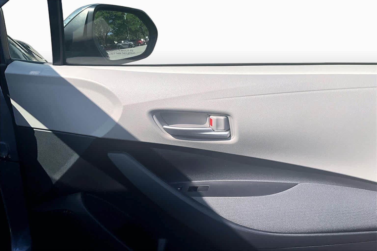 Used 2021 Toyota Corolla LE w/ Carpet Mat Package (TMS) FWD image 22