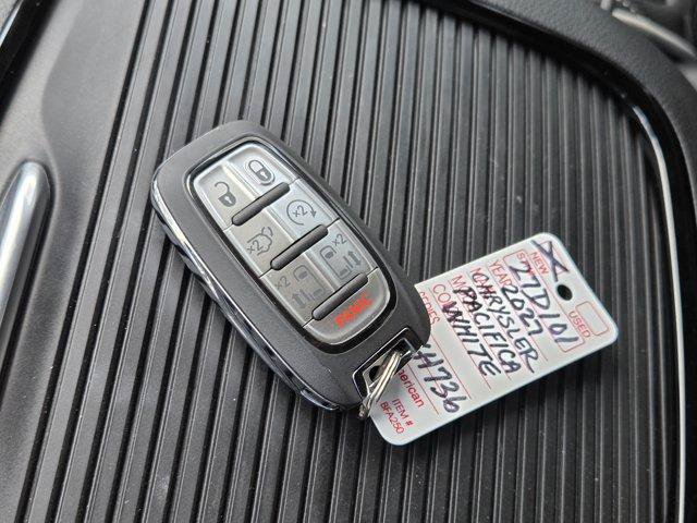 New 2027 Chrysler Pacifica Limited w/ Trailer Tow Group FWD image 29