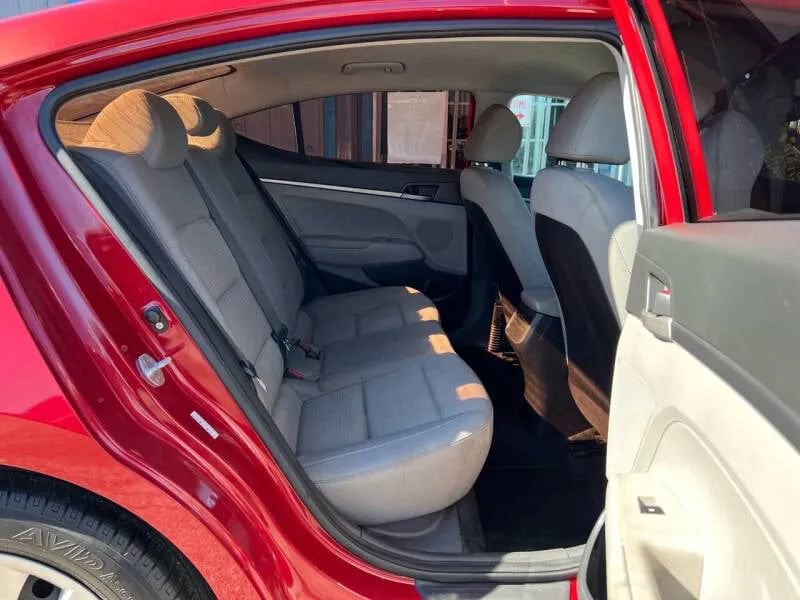 Used 2017 Hyundai Elantra SE image 12