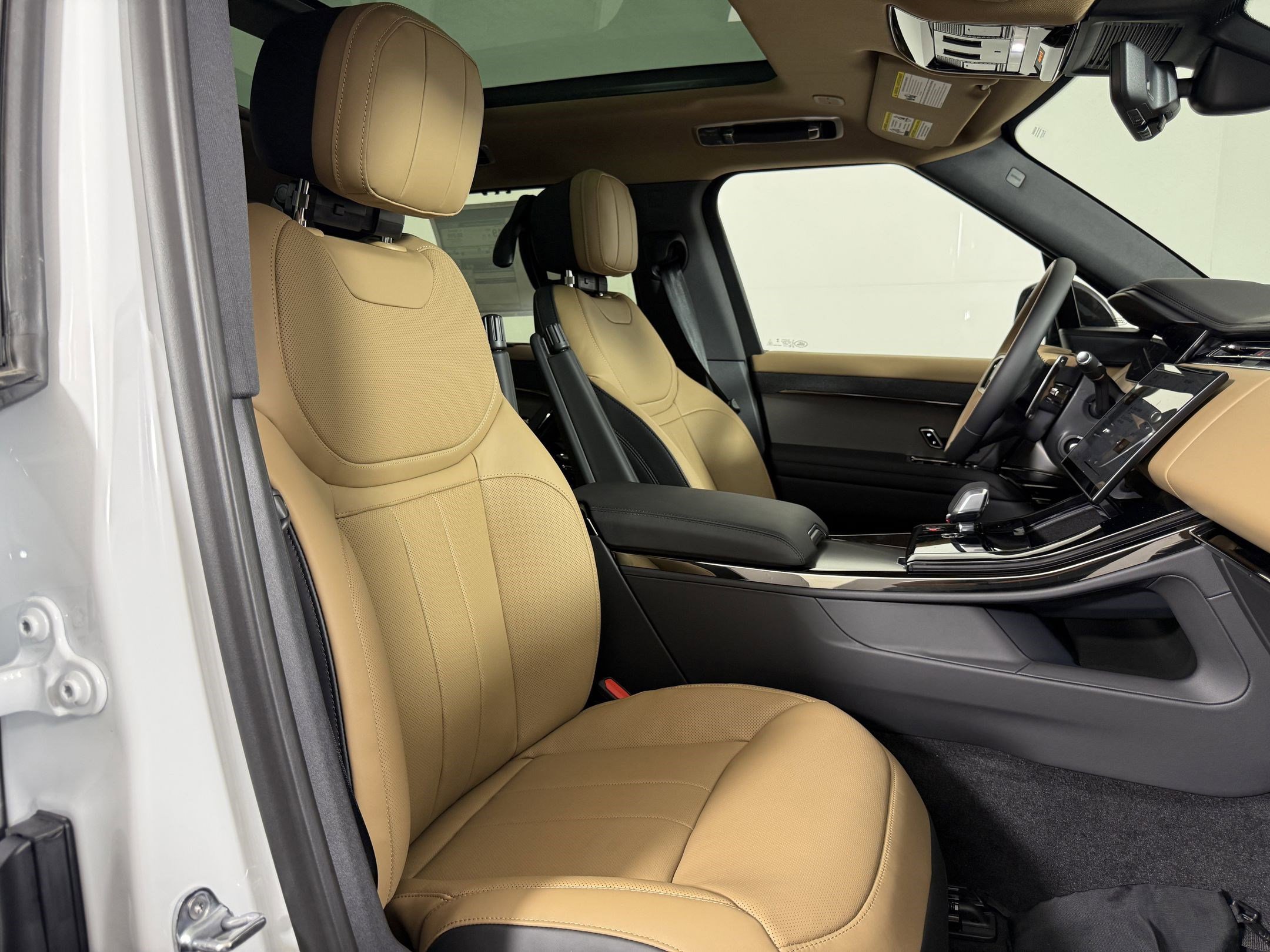 New 2026 Land Rover Range Rover Sport Dynamic SE AWD/4WD image 24