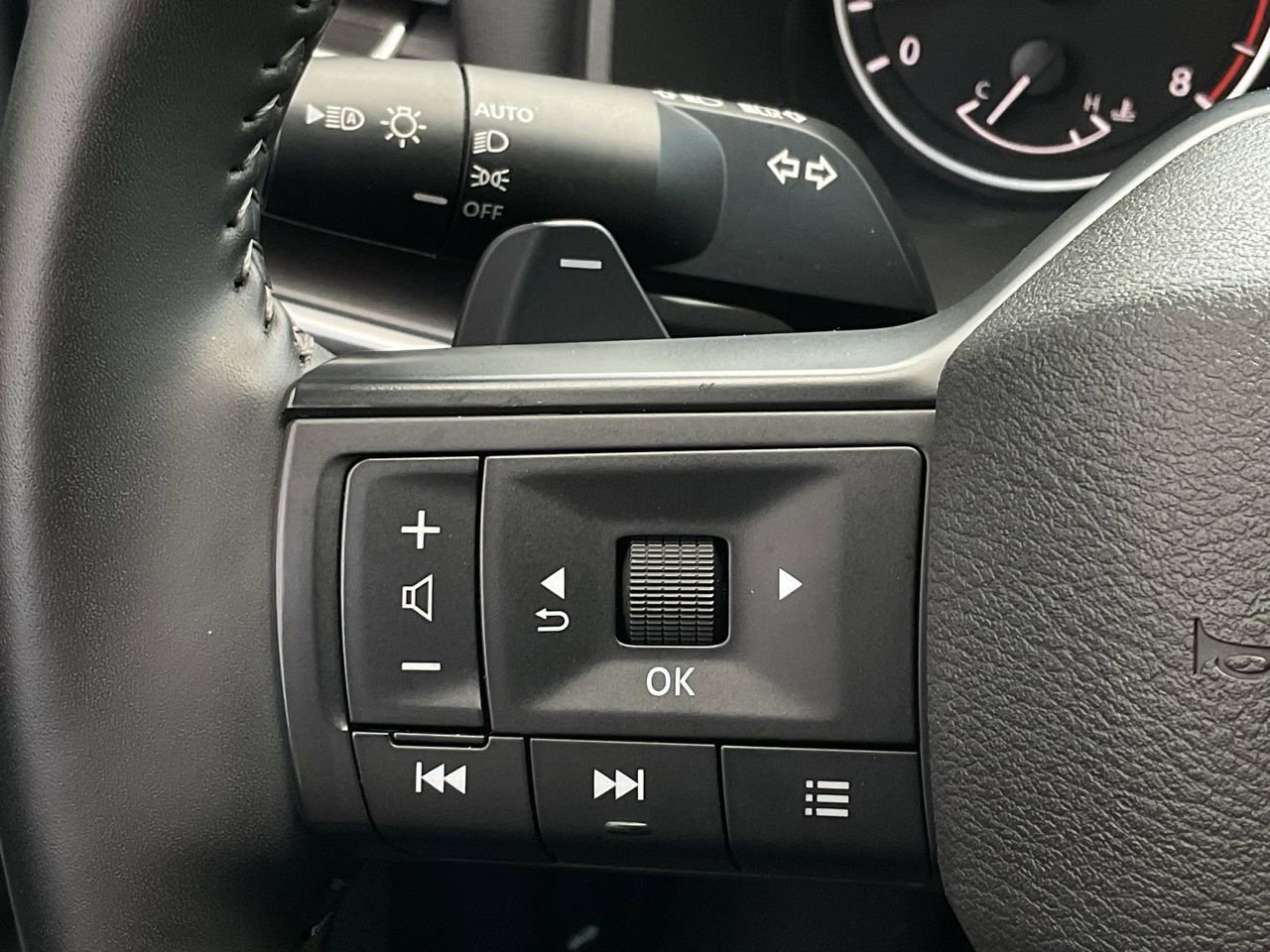 Used 2025 Nissan Rogue SV image 23
